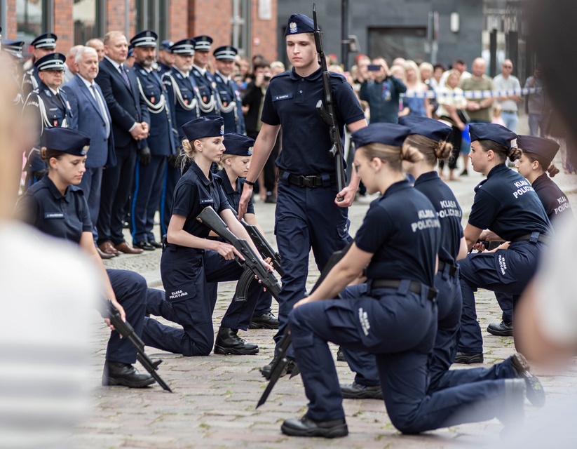 Świętują policjanci zdjęcie nr 333885