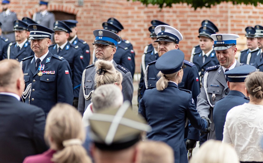 Świętują policjanci zdjęcie nr 333875