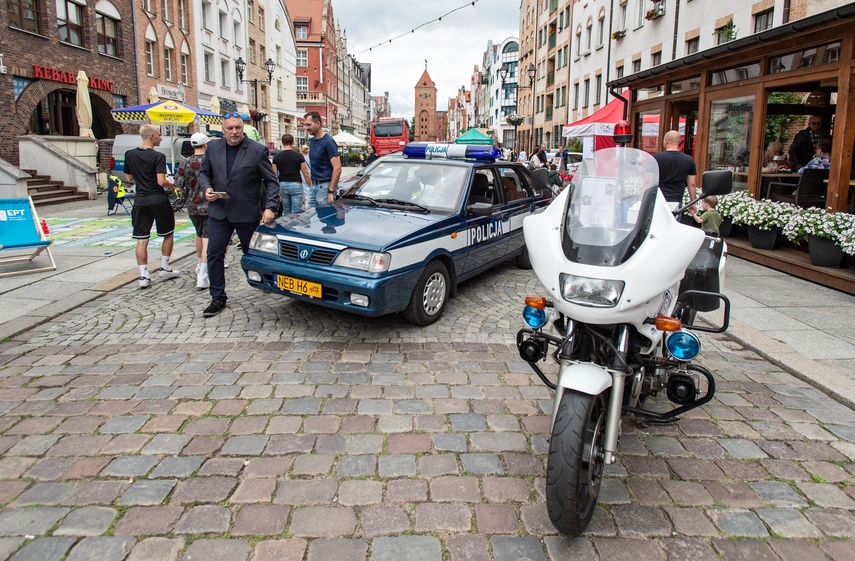 Świętują policjanci zdjęcie nr 333895