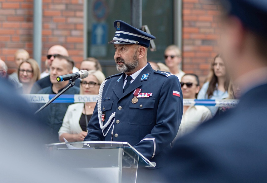 Świętują policjanci zdjęcie nr 333852