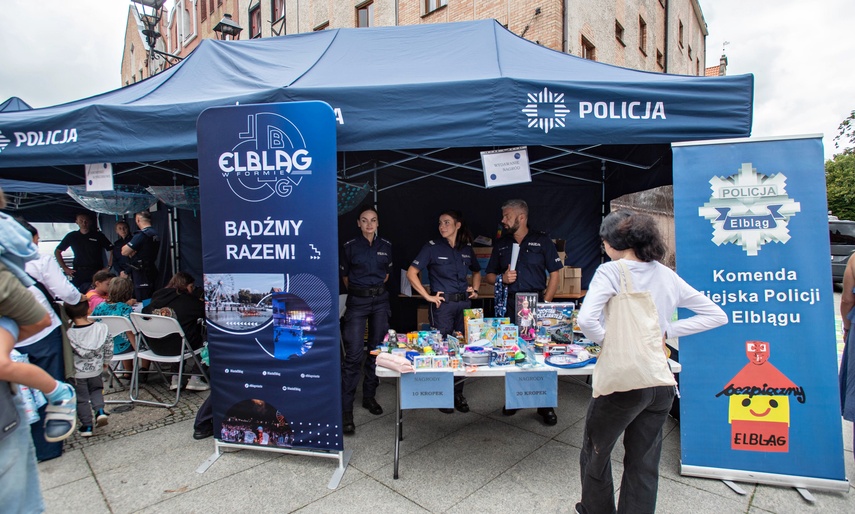 Świętują policjanci zdjęcie nr 333887
