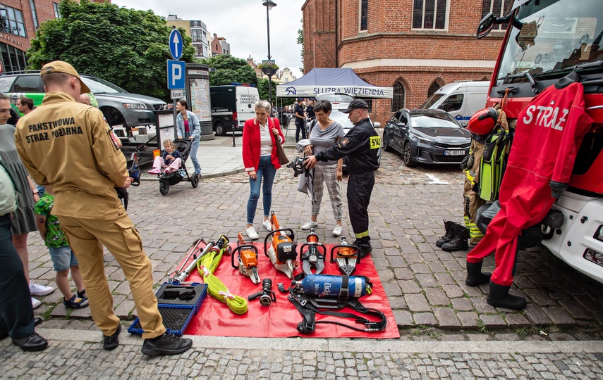Świętują policjanci zdjęcie nr 333893