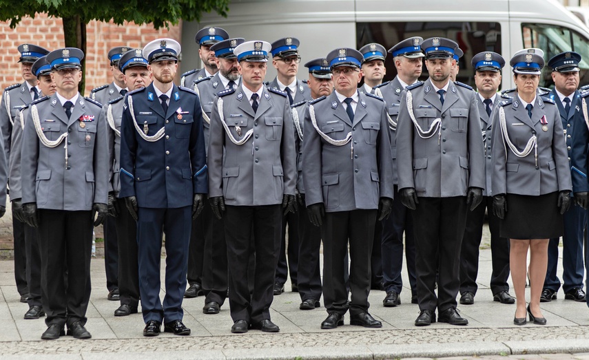 Świętują policjanci zdjęcie nr 333872
