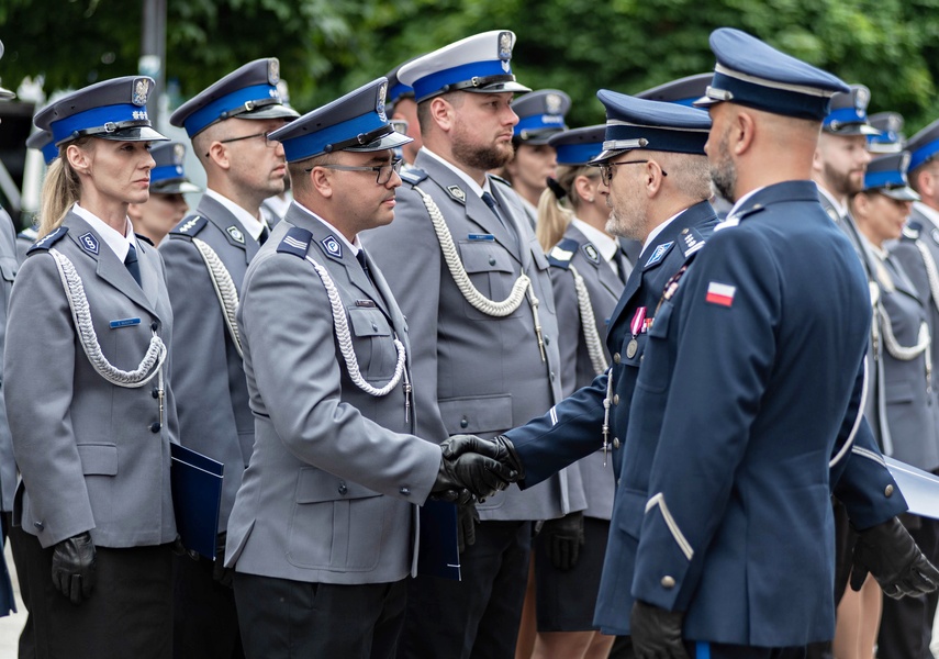 Świętują policjanci zdjęcie nr 333867