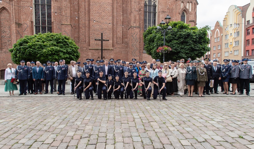 Świętują policjanci zdjęcie nr 333886