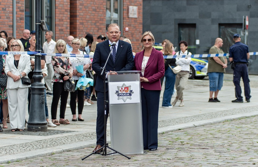 Świętują policjanci zdjęcie nr 333879