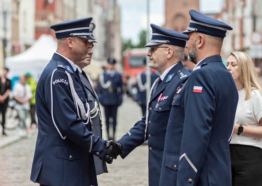 Świętują policjanci zdjęcie nr 333855
