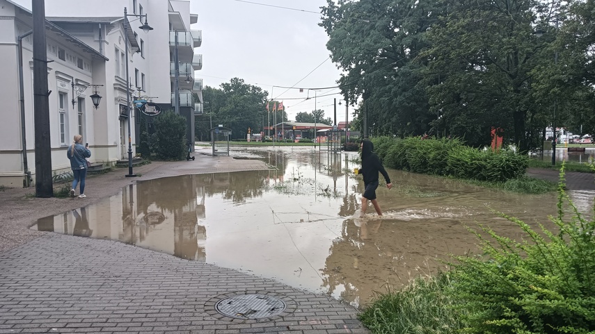 Kumiela też wylała, zalana ul. Związku Jaszczurczego zdjęcie nr 334510