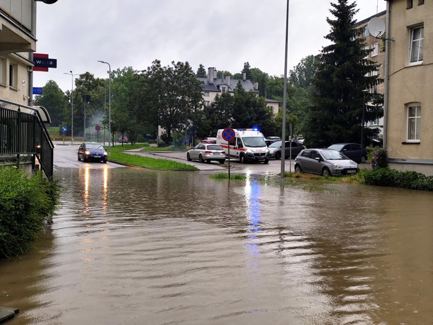 Kumiela też wylała, zalana ul. Związku Jaszczurczego zdjęcie nr 334492