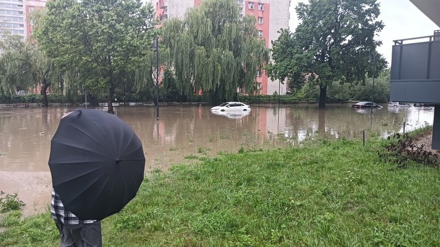 Kumiela też wylała, zalana ul. Związku Jaszczurczego zdjęcie nr 334511