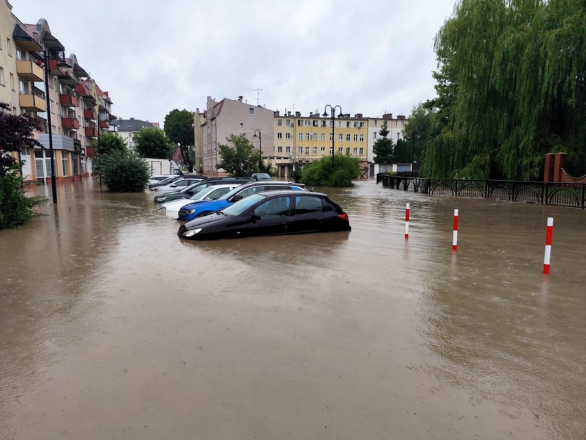 Kumiela też wylała, zalana ul. Związku Jaszczurczego zdjęcie nr 334491