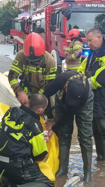 Kumiela też wylała, zalana ul. Związku Jaszczurczego zdjęcie nr 334519