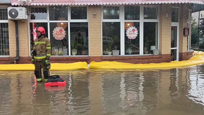 Kumiela też wylała, zalana ul. Związku Jaszczurczego zdjęcie nr 334516