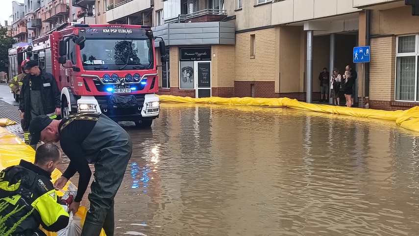 Kumiela też wylała, zalana ul. Związku Jaszczurczego zdjęcie nr 334520