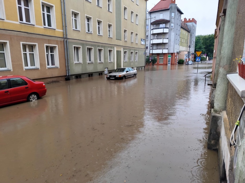 Kumiela też wylała, zalana ul. Związku Jaszczurczego zdjęcie nr 334494