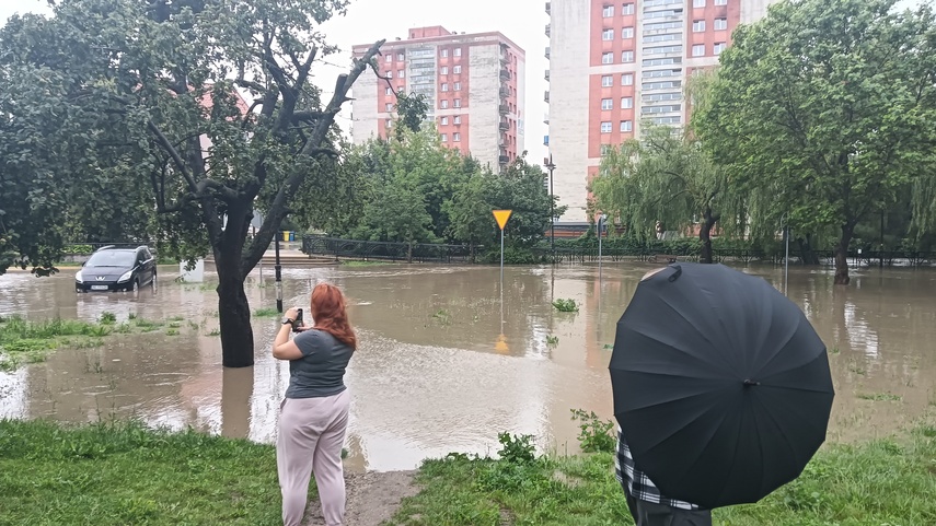 Kumiela też wylała, zalana ul. Związku Jaszczurczego zdjęcie nr 334512
