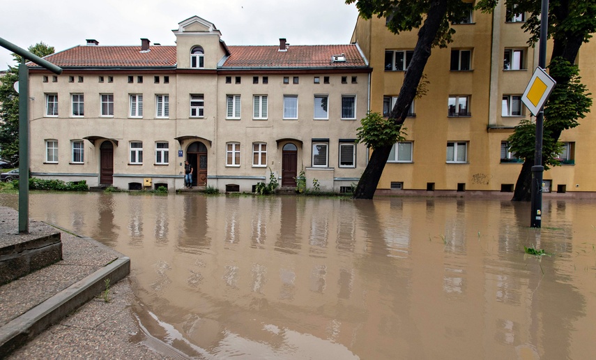 Szpital uratowany przed wodą, okolice zalane zdjęcie nr 334561