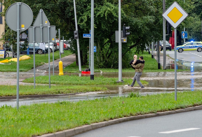 Szpital uratowany przed wodą, okolice zalane zdjęcie nr 334607