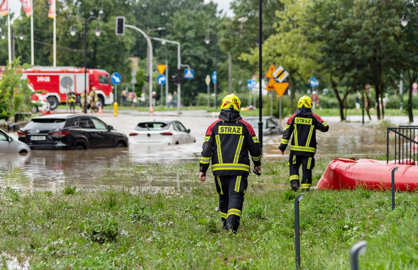 Szpital uratowany przed wodą, okolice zalane zdjęcie nr 334590