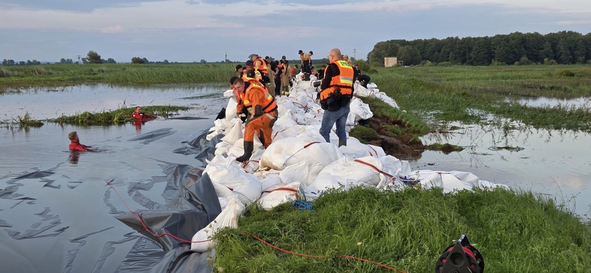Koniec akcji w Świętym Gaju. Wał został uszczelniony zdjęcie nr 335003