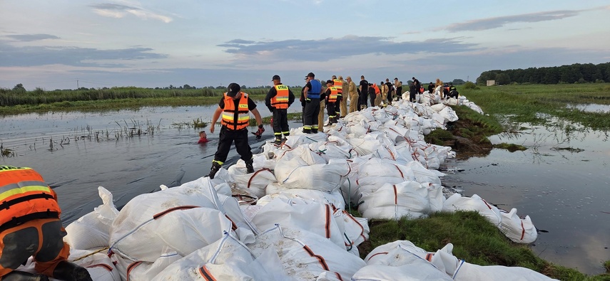 Koniec akcji w Świętym Gaju. Wał został uszczelniony zdjęcie nr 335007