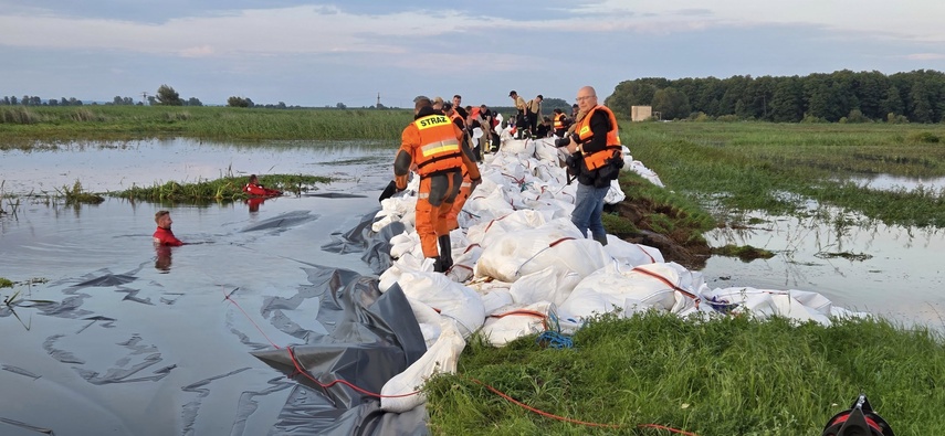 Koniec akcji w Świętym Gaju. Wał został uszczelniony zdjęcie nr 335005