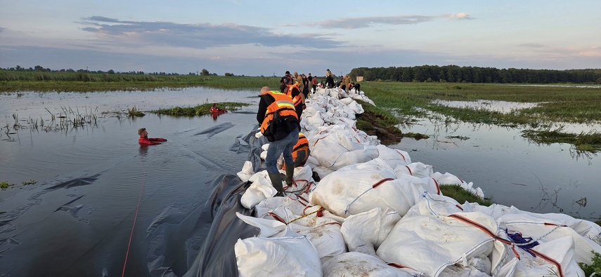 Koniec akcji w Świętym Gaju. Wał został uszczelniony zdjęcie nr 335001