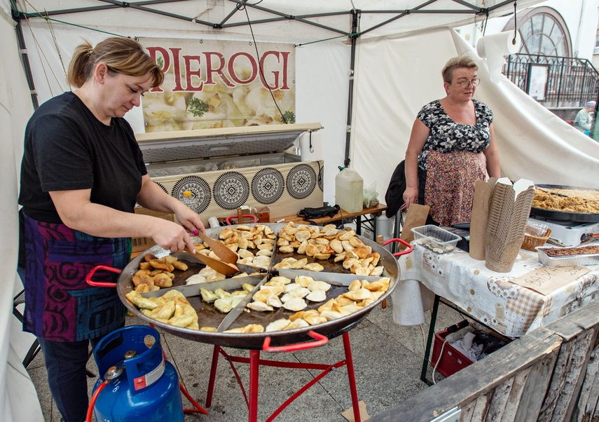 Na straganie w dzień targowy... zdjęcie nr 335731