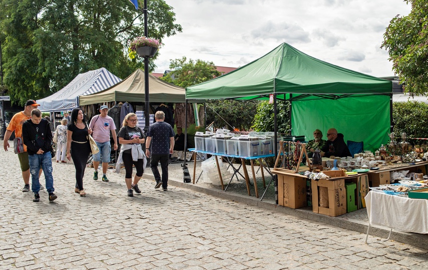 Na straganie w dzień targowy... zdjęcie nr 335740