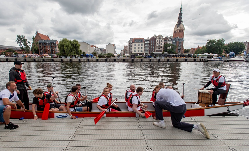 Smocze regaty na elbląskiej rzece zdjęcie nr 335937