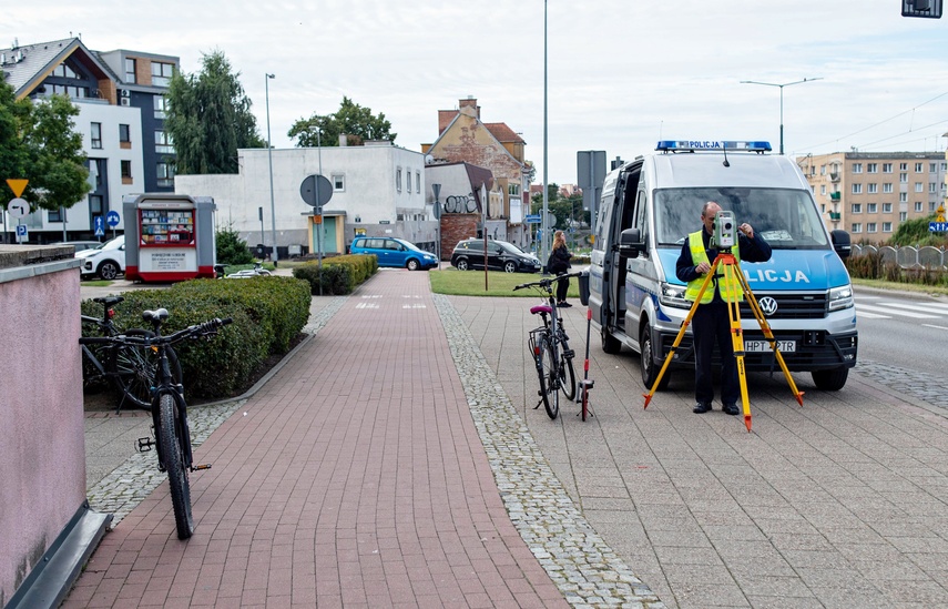 Zderzenie dwójki rowerzystów zdjęcie nr 336053