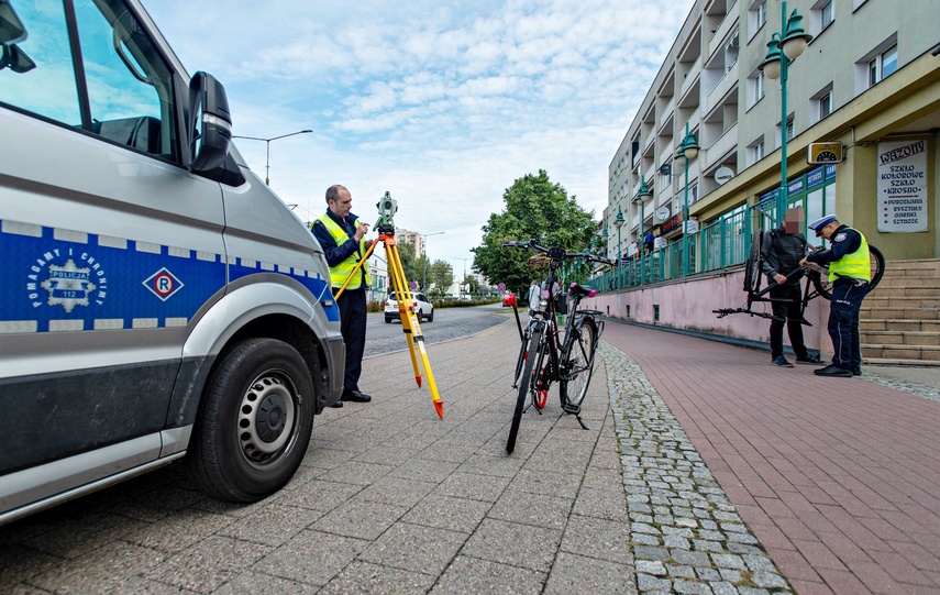 Zderzenie dwójki rowerzystów zdjęcie nr 336054