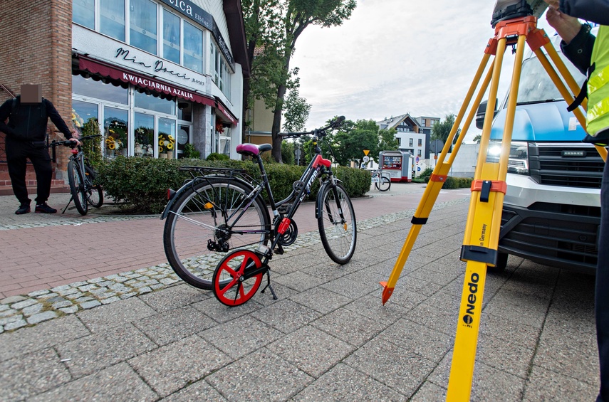 Zderzenie dwójki rowerzystów zdjęcie nr 336055