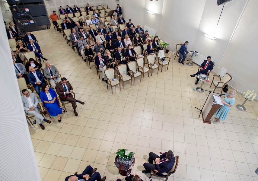 Otwarcie z chirurgiczną precyzją zdjęcie nr 336719
