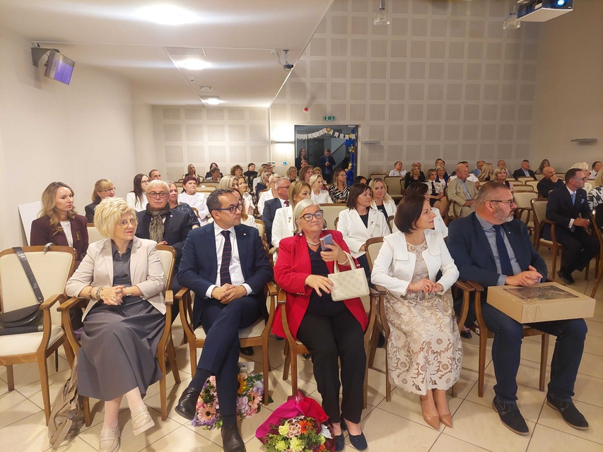"Służba ponad własne korzyści" zdjęcie nr 337075