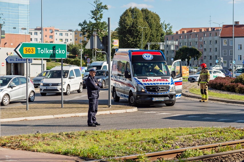 Kolizja z tramwajem na rondzie Zamech zdjęcie nr 337392 Kolizja z tramwajem na rondzie Zamech zdjęcie nr 337392