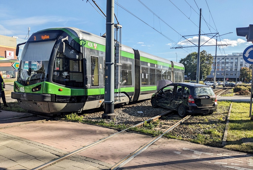 Kolizja z tramwajem na rondzie Zamech zdjęcie nr 337386 Kolizja z tramwajem na rondzie Zamech zdjęcie nr 337386