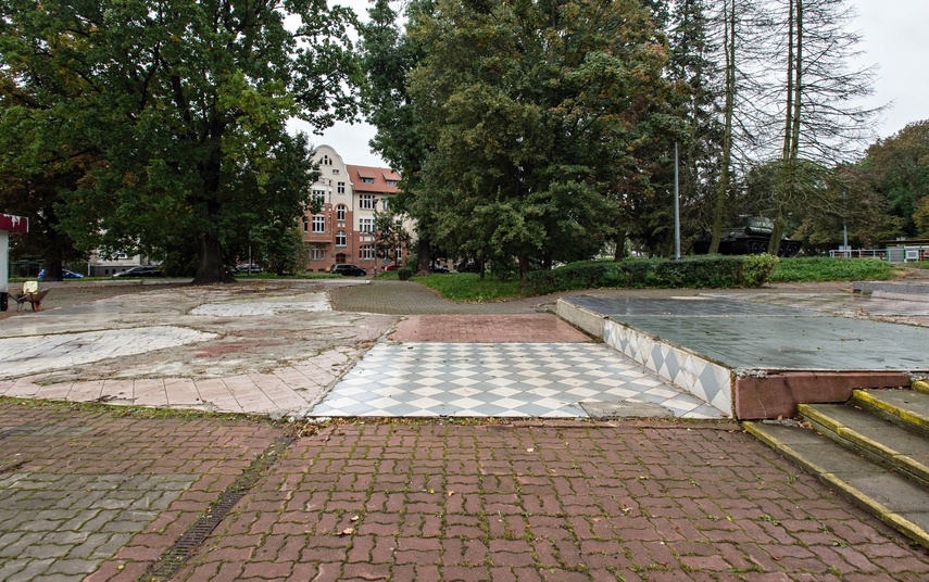 Więcej zieleni koło czołgu zdjęcie nr 337580