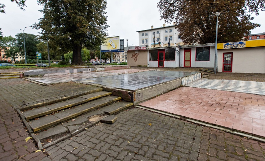 Więcej zieleni koło czołgu zdjęcie nr 337574
