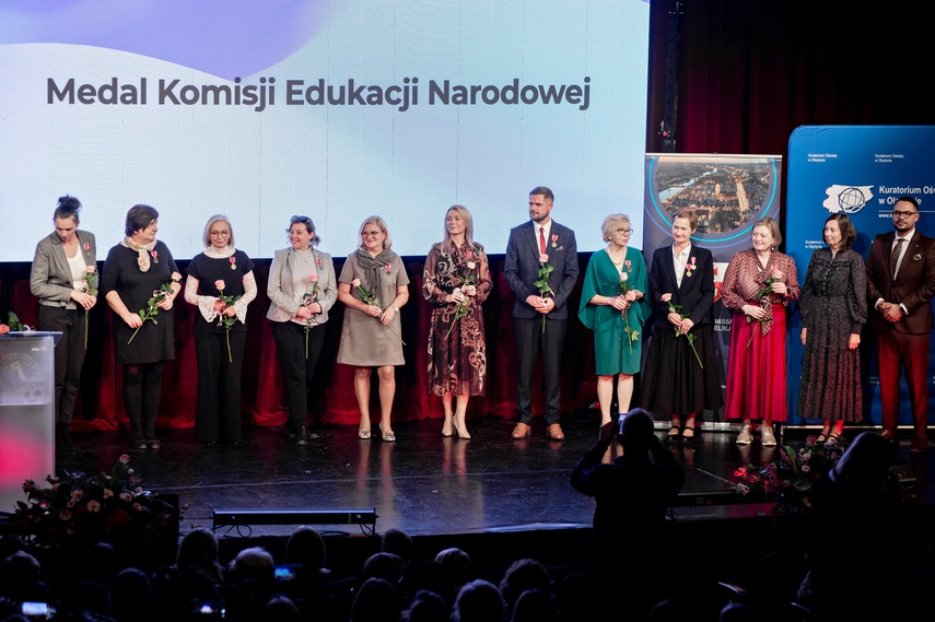 Nauczyciele nagrodzeni przy okazji święta oświaty zdjęcie nr 337841