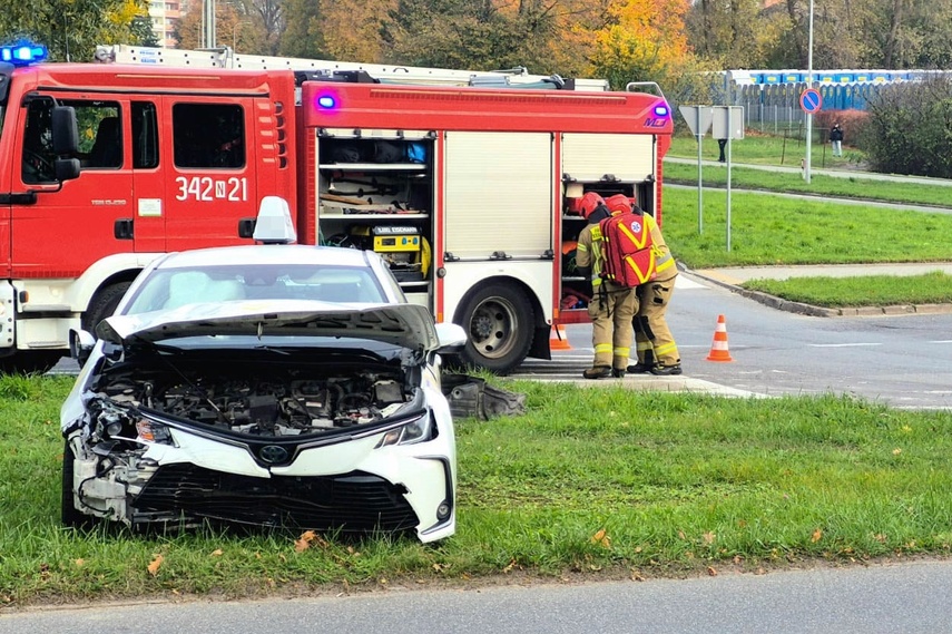 Kolizja na skrzyżowaniu zdjęcie nr 338114