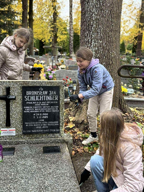 Harcerska akcja "Ocalić od zapomnienia" zdjęcie nr 338371