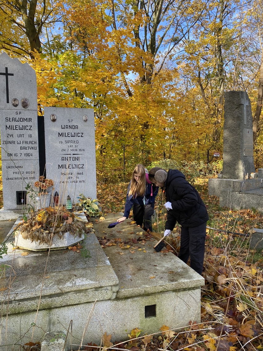 Harcerska akcja "Ocalić od zapomnienia" zdjęcie nr 338376