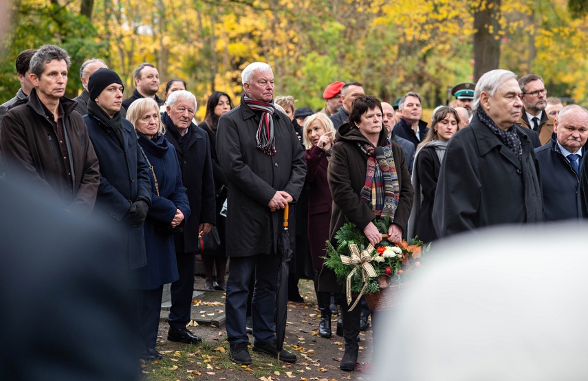 Prezydent RP odznaczył pośmiertnie Zdzisława Dubiellę. Dzisiaj odbył się pogrzeb zdjęcie nr 338515 Prezydent RP odznaczył pośmiertnie Zdzisława Dubiellę. Dzisiaj odbył się pogrzeb zdjęcie nr 338515