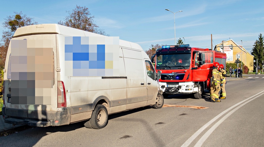 Kolizja auta dostawczego z tramwajem zdjęcie nr 338715