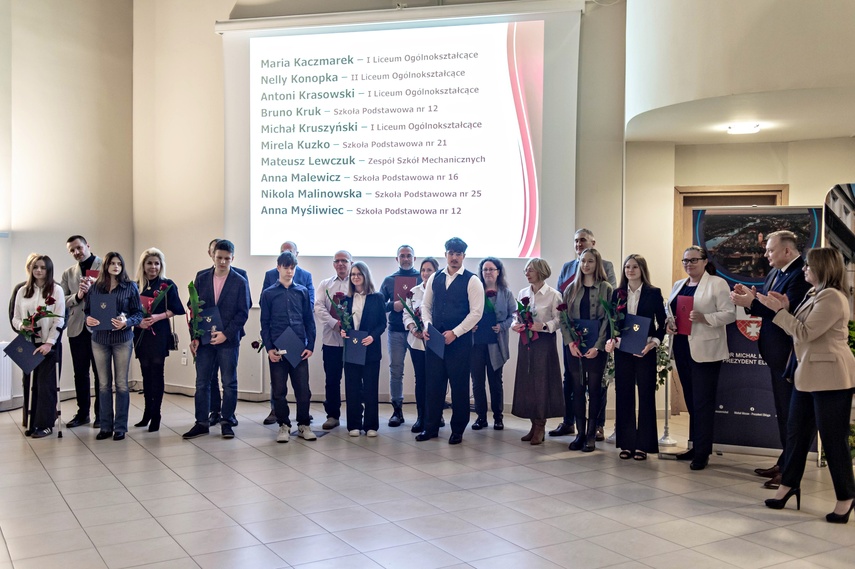 Stypendia dla najzdolniejszych zdjęcie nr 339421