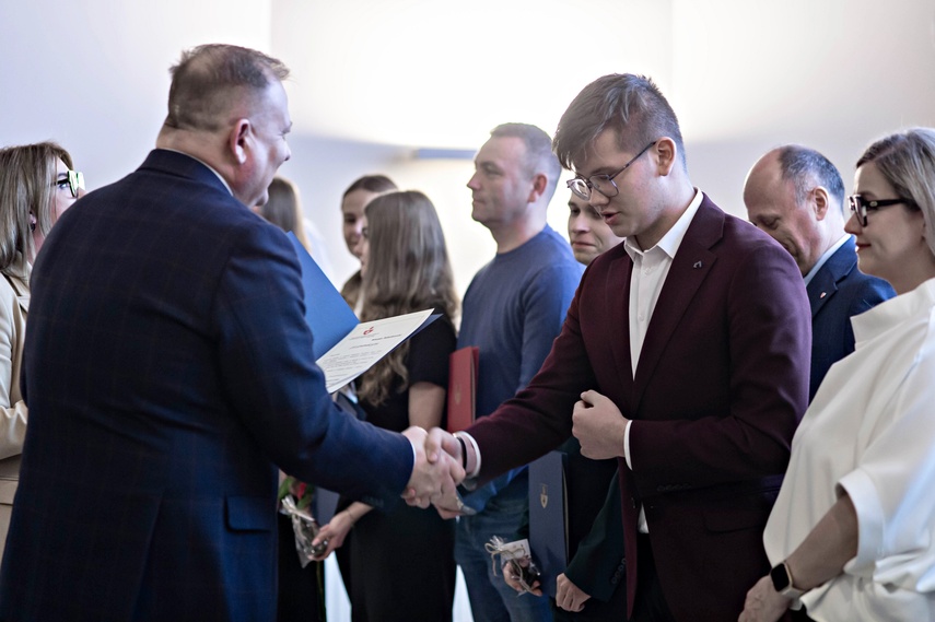 Stypendia dla najzdolniejszych zdjęcie nr 339425