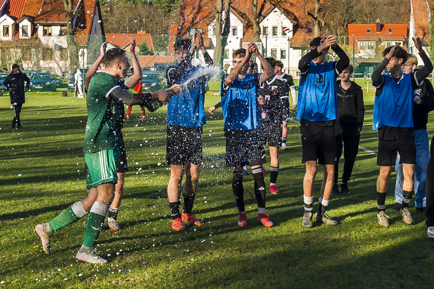 Dębowe chłopaki: Awans jest nasz, ten awans, on do nas należy... zdjęcie nr 339464