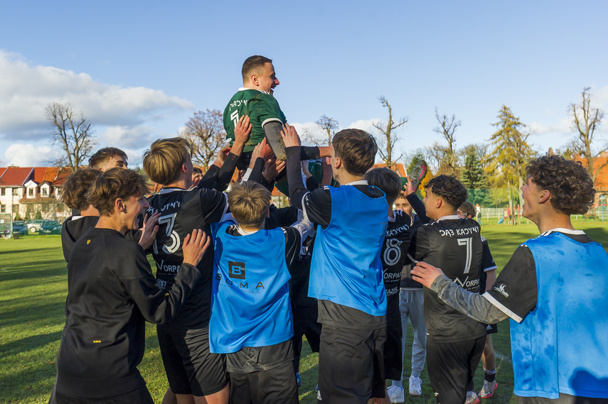 Dębowe chłopaki: Awans jest nasz, ten awans, on do nas należy... zdjęcie nr 339465