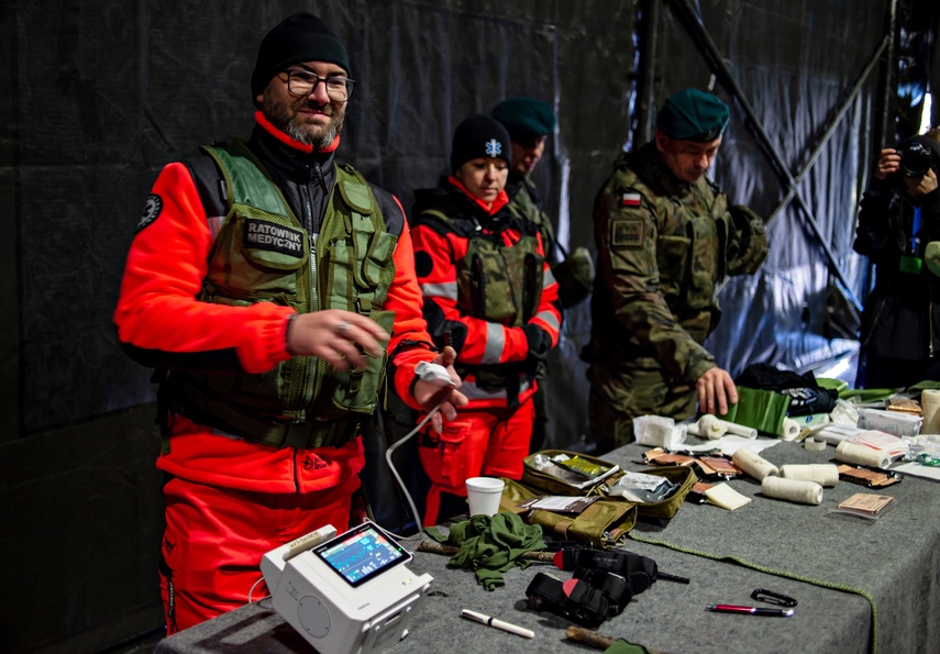 Cywile w gotowości zdjęcie nr 339620